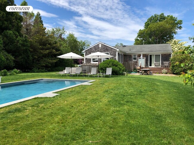 9 Sandpiper Rd in Shelter Island, NY - Foto de edificio - Building Photo