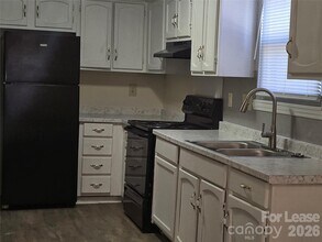 5323 Chestnut Lake Dr in Charlotte, NC - Building Photo - Building Photo