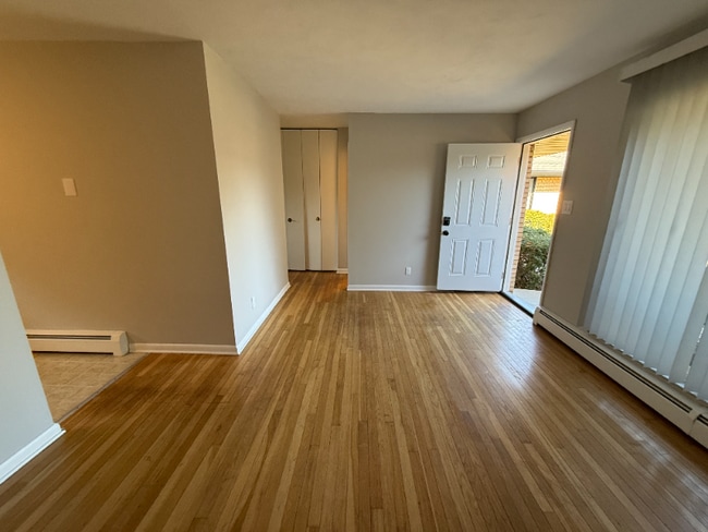 652 E Main St in Plainfield, IN - Foto de edificio - Building Photo