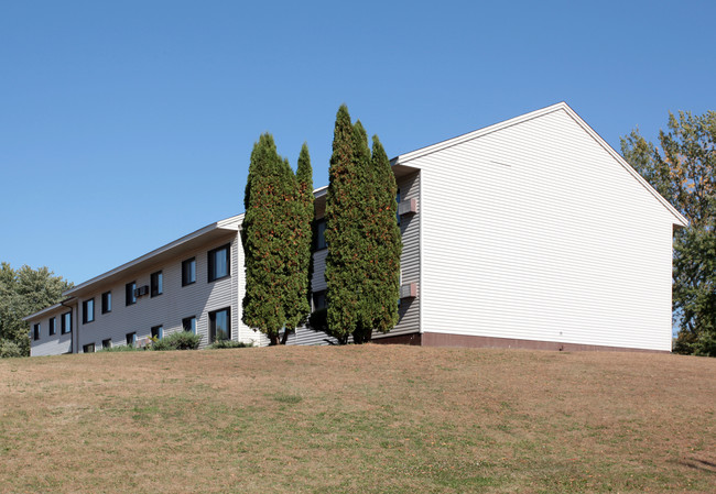 Maple Dell Apartments in Buffalo, MN - Building Photo - Building Photo