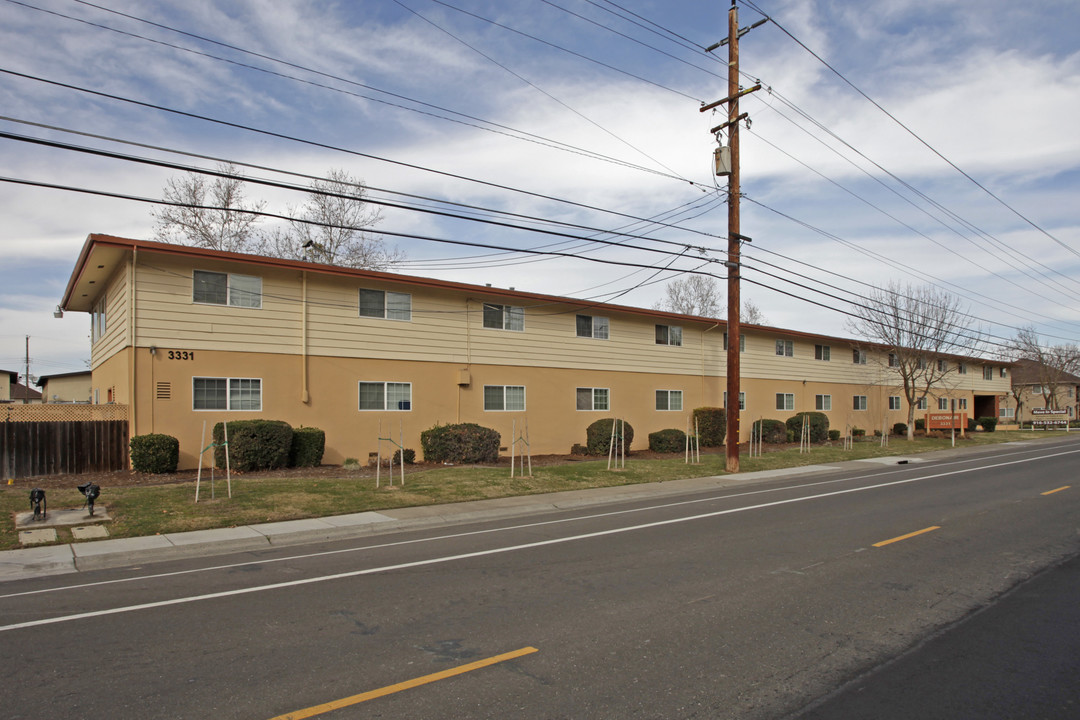 Debonaire Apartments in Sacramento, CA - Foto de edificio