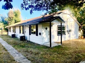 1016 N Roosevelt Ave, Unit 1016 in Sand Springs, OK - Building Photo - Building Photo