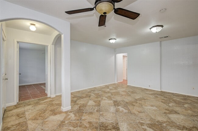 811 W 7th St in Freeport, TX - Building Photo - Building Photo