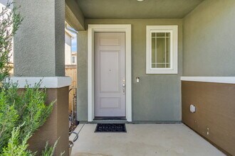 7657 Bracer Wy in Sacramento, CA - Building Photo - Building Photo