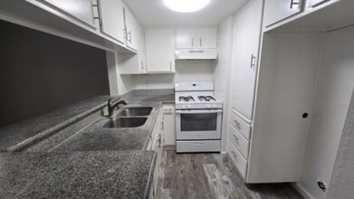 2114 Delaware St in Huntington Beach, CA - Building Photo - Building Photo