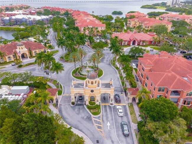 2755 Via Capri in Clearwater, FL - Building Photo - Building Photo