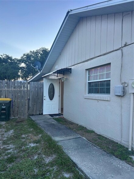 4617 Navarre Ave in Sebring, FL - Foto de edificio