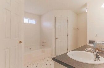 915 Vonna Jo Cir in Pensacola, FL - Building Photo - Building Photo