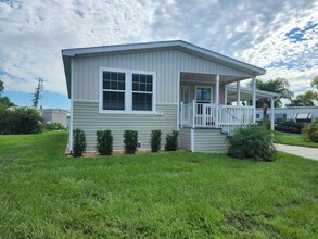 79 Gazelle Dr in North Fort Myers, FL - Foto de edificio - Building Photo