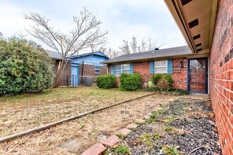 320 Cedar Crest Dr in Edmond, OK - Building Photo - Building Photo