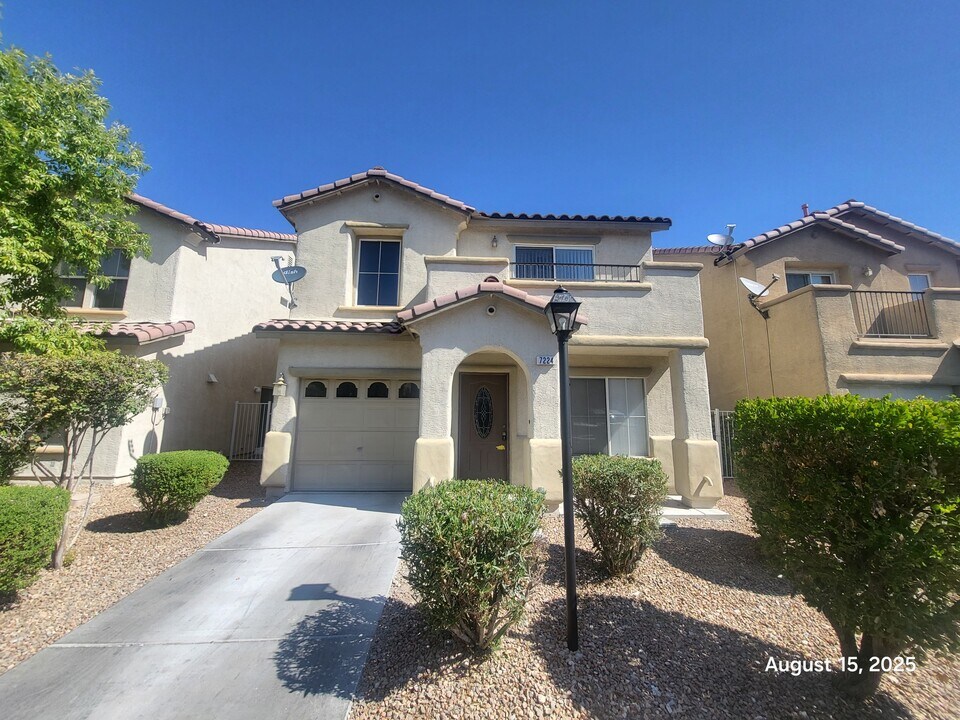 7224 Dry Lake Ct in Las Vegas, NV - Building Photo