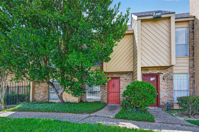 3303 W Greenridge Dr