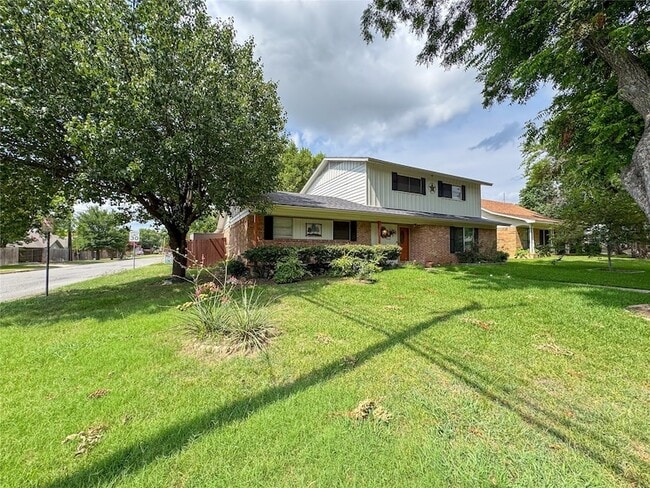 1213 Idlewood Dr in Sherman, TX - Building Photo - Building Photo