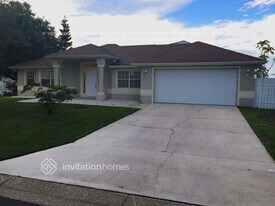 2401 Bel Air Cir in Kissimmee, FL - Building Photo