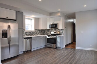 2711 N Marshfield Ave in Chicago, IL - Building Photo - Building Photo