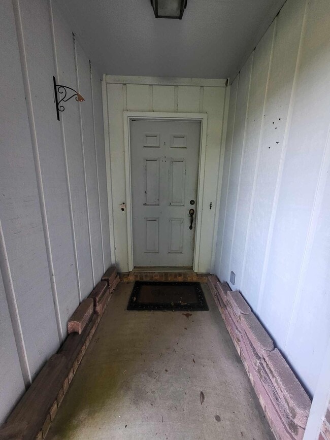 2108 Calle De Castelar in Navarre, FL - Building Photo - Building Photo