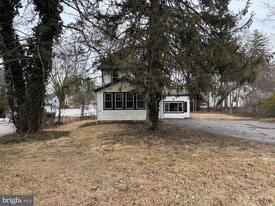 365 E Springfield Rd in Springfield, PA - Building Photo