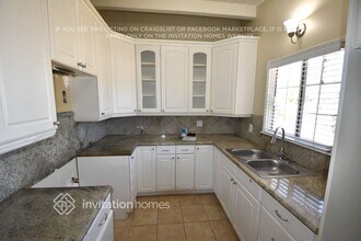 10831 Balboa Blvd in Los Angeles, CA - Foto de edificio - Building Photo