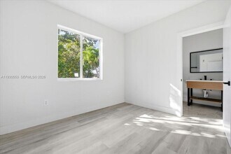 1126 NW 28th St in Miami, FL - Building Photo - Building Photo