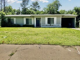 101 Twining Dr in Denison, TX - Building Photo