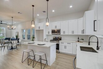 1215 Dewalt St in Houston, TX - Building Photo - Building Photo