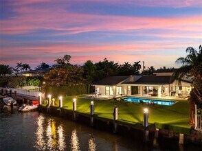 207 Holiday Dr in Hallandale Beach, FL - Building Photo - Building Photo