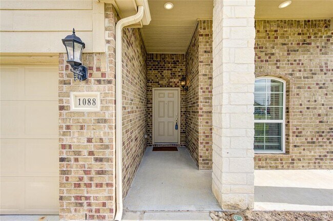 1088 Rd 5102 in Cleveland, TX - Building Photo - Building Photo