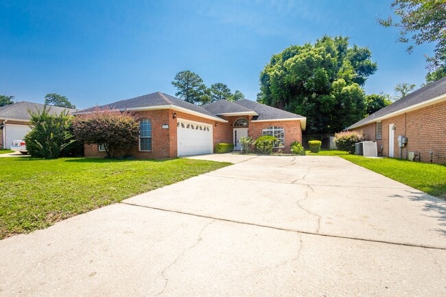 5931 Hermitage Dr