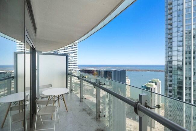 65 Bremner Blvd in Toronto, ON - Building Photo - Building Photo