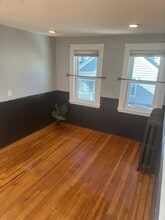 261 Hebron St, Unit 2 in Boston, MA - Foto de edificio - Building Photo