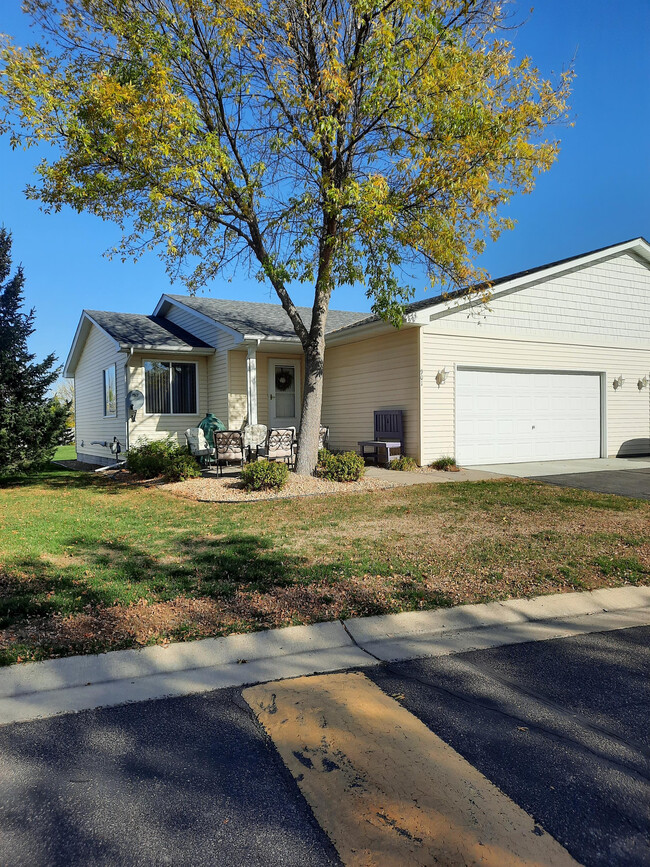 property at 901 Ivy Ridge Ln