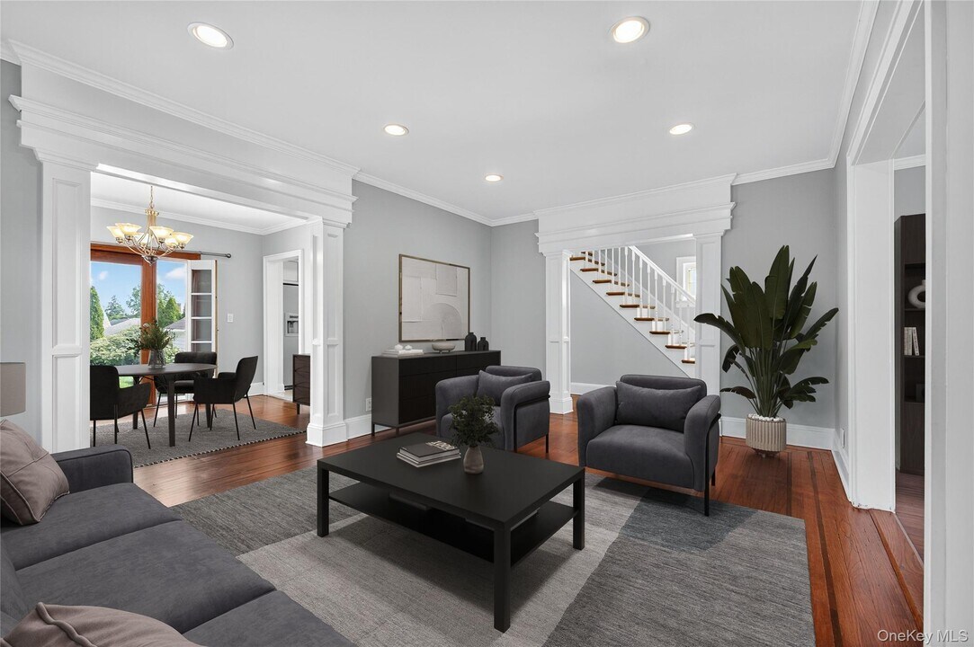 26 9th St in Locust Valley, NY - Building Photo