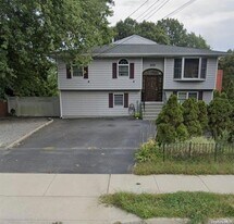 1032 Union Blvd in Bay Shore, NY - Building Photo