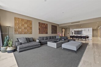 300 Biscayne Blvd Way in Miami, FL - Building Photo - Building Photo