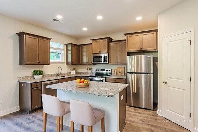 208 Bosa Ln in Simpsonville, SC - Foto de edificio - Building Photo