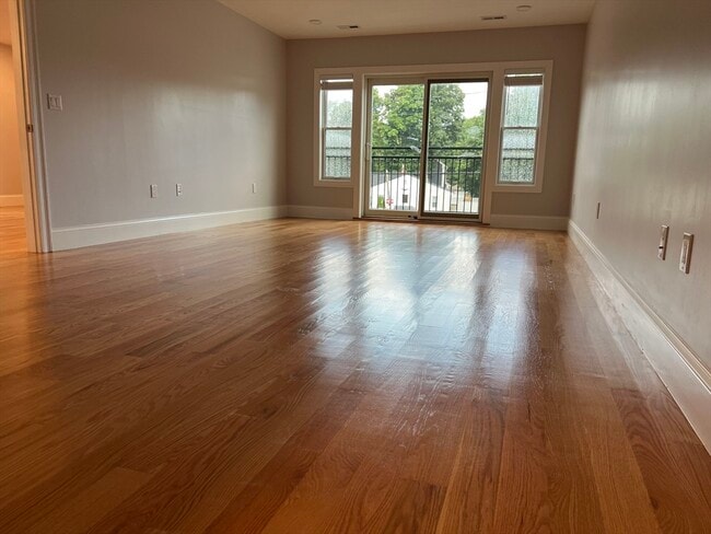 12 Pond St in Ashland, MA - Building Photo - Building Photo