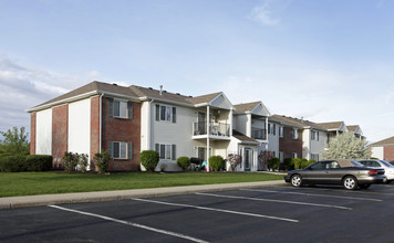 Crystal Glen in Findlay, OH - Building Photo - Building Photo