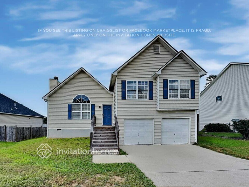 310 St Charles Ave in Dallas, GA - Building Photo