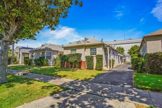 117 Magnolia Ave in Glendale, CA - Foto de edificio - Building Photo