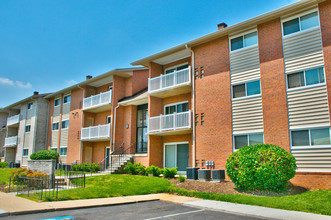 Harbour Manor in Temple Hills, MD - Foto de edificio - Building Photo