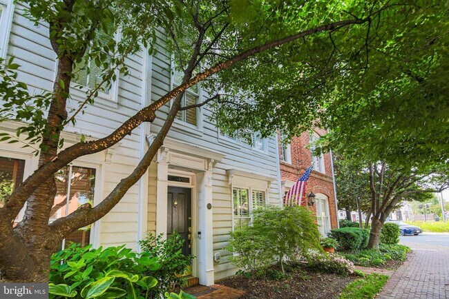 303 S Henry St in Alexandria, VA - Building Photo - Building Photo