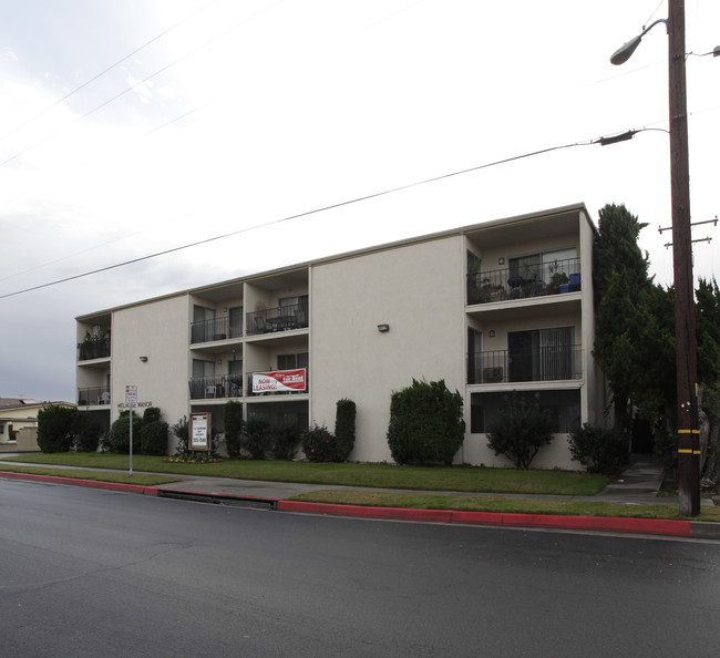 Melrose Manor in Buena Park, CA - Foto de edificio - Building Photo