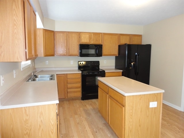 8637 Trumpeter Dr in Indianapolis, IN - Foto de edificio - Building Photo