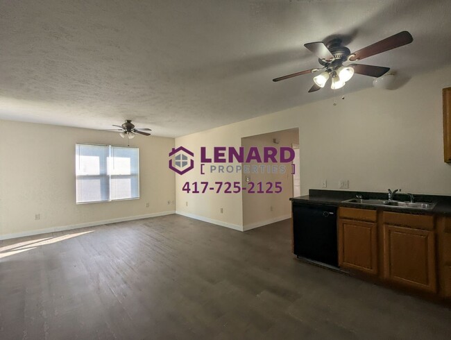 5750 N Tan Ln-Unit -5752 in Ozark, MO - Foto de edificio - Building Photo