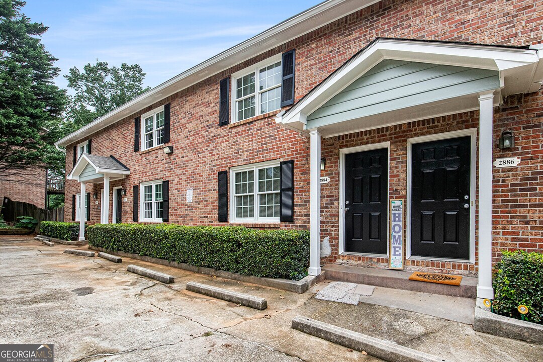 2884 Spruce Cir in Snellville, GA - Building Photo
