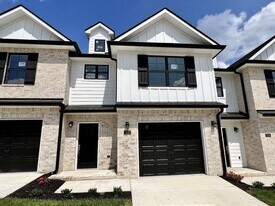 718 Hollie Wy in Lebanon, TN - Building Photo