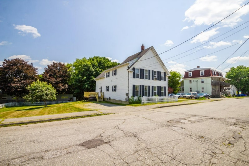 19 Oxford St in Augusta, ME - Building Photo