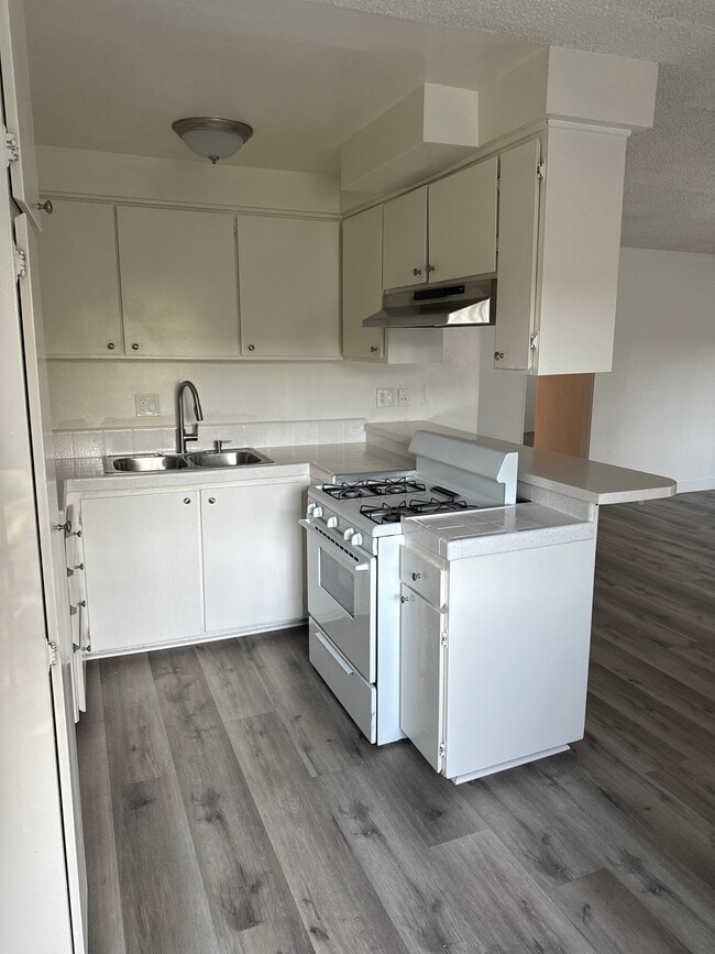 8202 Ashgrove Dr in La Mirada, CA - Building Photo - Building Photo