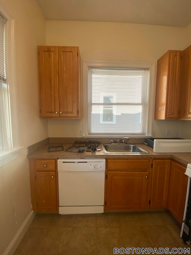 9 Gardner Terrace, Unit 3 in Boston, MA - Building Photo - Building Photo