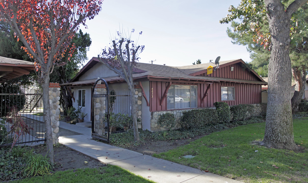 4673 Canoga Sq in Montclair, CA - Building Photo